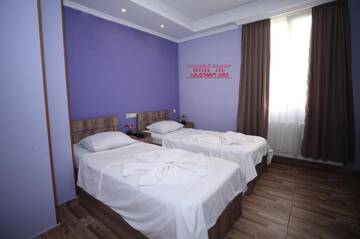 Фото номера Четырехместный номер с собственной ванной комнатой Отель Hotel Atu г. Тбилиси 5
