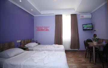 Фото номера Четырехместный номер с собственной ванной комнатой Отель Hotel Atu г. Тбилиси 4