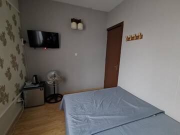 Фото номера Стандартный номер с кроватью размера &quot;queen-size&quot; Хостелы Rose House г. Тбилиси 13