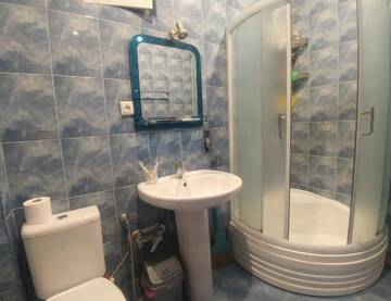 Фото номера Стандартный номер с кроватью размера &quot;queen-size&quot; Хостелы Rose House г. Тбилиси 16