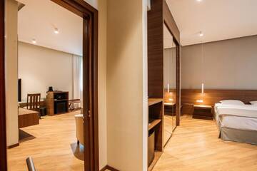 Фото номера Люкс с 2 спальнями Отель Hotel Tbilisi Tower г. Тбилиси 4