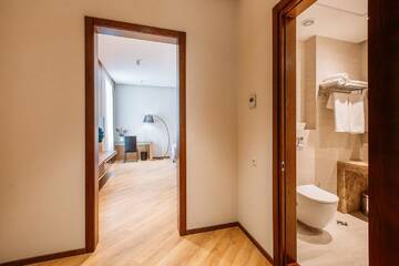 Фото номера Трехместный номер Делюкс Отель Hotel Tbilisi Tower г. Тбилиси 2