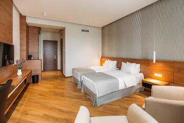 Фото номера Улучшенный двухместный номер с 2 отдельными кроватями Отель Hotel Tbilisi Tower г. Тбилиси 4