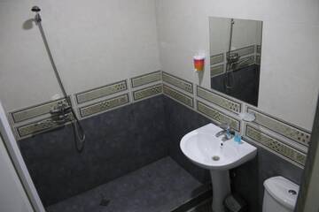 Фото номера Классический четырехместный номер Отель hotel venus г. Тбилиси 5