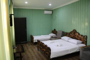 Фото номера Классический четырехместный номер Отель hotel venus г. Тбилиси 6