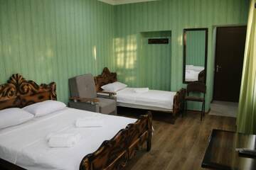 Фото номера Классический четырехместный номер Отель hotel venus г. Тбилиси 7
