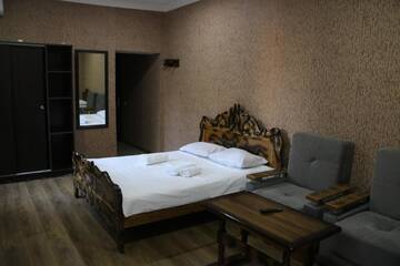 Фото номера Классический трехместный номер Отель hotel venus г. Тбилиси 5