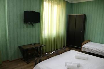 Фото номера Классический четырехместный номер Отель hotel venus г. Тбилиси 3