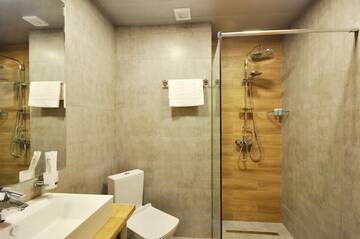 Фото номера Двухместный номер Делюкс с 1 кроватью и балконом Отель Jazz Hotel г. Тбилиси 27