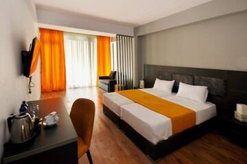 Фото номера Двухместный номер Делюкс с 1 кроватью и балконом Отель Jazz Hotel г. Тбилиси 2