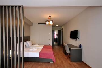 Фото номера Двухместный номер Делюкс с 1 кроватью и балконом Отель Jazz Hotel г. Тбилиси 5