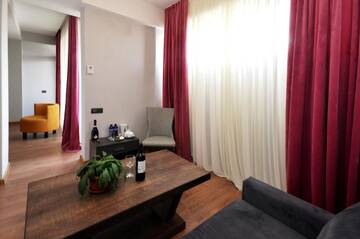 Фото номера Люкс с балконом Отель Jazz Hotel г. Тбилиси 8