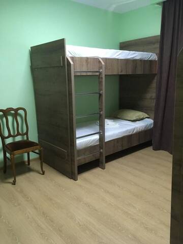 Фото номера Спальное место на двухъярусной кровати в общем номере для мужчин и женщин Хостелы Green House г. Тбилиси 4