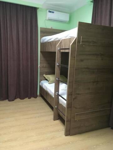 Фото номера Спальное место на двухъярусной кровати в общем номере для мужчин Хостелы Green House г. Тбилиси 5