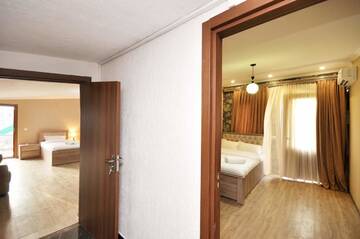 Фото номера Апартаменты с 2 спальнями Отель BERIKA HOUSE г. Тбилиси 3