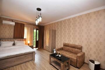 Фото номера Двухместный номер с 1 кроватью Отель BERIKA HOUSE г. Тбилиси 35