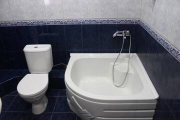 Фото номера Двухместный номер с 1 кроватью и балконом Отель Hotel Lile г. Тбилиси 2