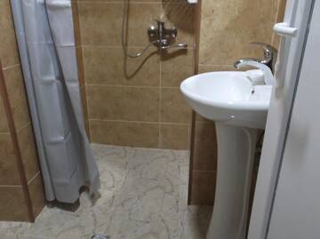Фото номера Двухместный номер Делюкс с 1 кроватью и душем Гостевой дом Green Guest House г. Тбилиси 3