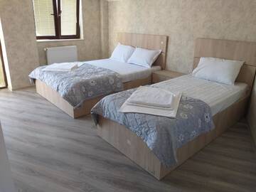 Фото номера Трехместный номер с балконом Отель Tbilisi Center Hotel г. Тбилиси 8