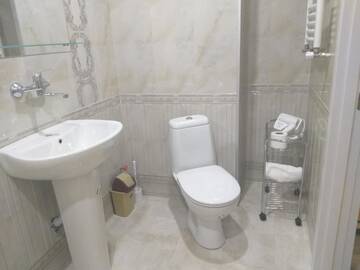 Фото номера Двухместный номер с 2 отдельными кроватями Отель Tbilisi Center Hotel г. Тбилиси 8