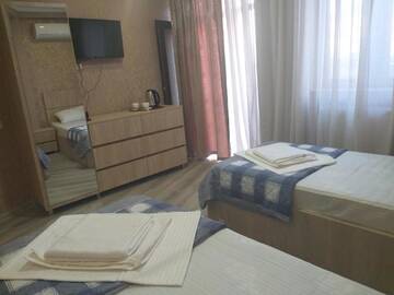 Фото номера Двухместный номер с 2 отдельными кроватями Отель Tbilisi Center Hotel г. Тбилиси 6
