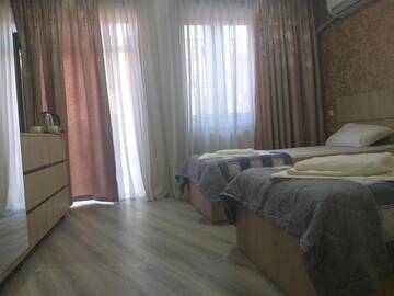 Фото номера Двухместный номер с 2 отдельными кроватями Отель Tbilisi Center Hotel г. Тбилиси 7