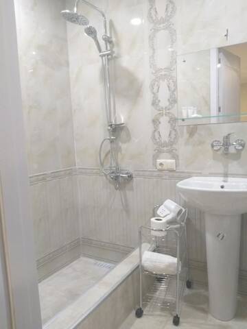 Фото номера Двухместный номер с 2 отдельными кроватями Отель Tbilisi Center Hotel г. Тбилиси 3