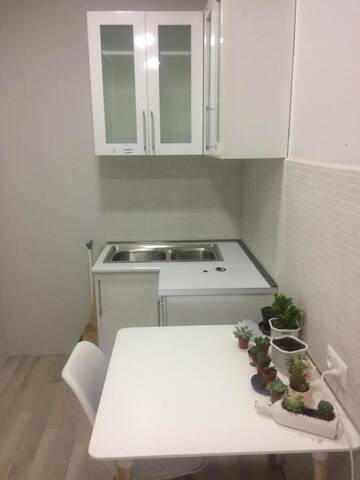 Фото номера Дом с 1 спальней Дома для отпуска Two bedroom apartment..Metro Marjanishvili-Street-Ivane Javakhishvili 58a г. Тбилиси 9