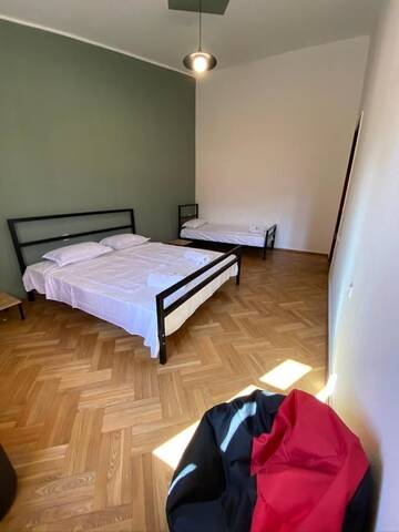 Фото номера Бюджетный трехместный номер Хостелы Red Door г. Тбилиси 4