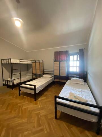 Фото номера Односпальная кровать в общем номере Хостелы Red Door г. Тбилиси 4