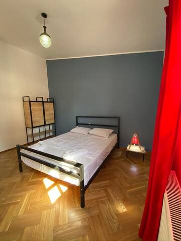 Фото номера Большой двухместный номер с 1 кроватью Хостелы Red Door г. Тбилиси 3