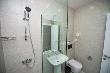 Фото номера Улучшенный двухместный номер с 1 кроватью и террасой Отель BINA 21 Hotel г. Тбилиси 16