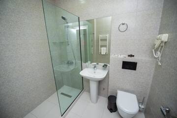 Фото номера Улучшенный двухместный номер с 1 кроватью и террасой Отель BINA 21 Hotel г. Тбилиси 15