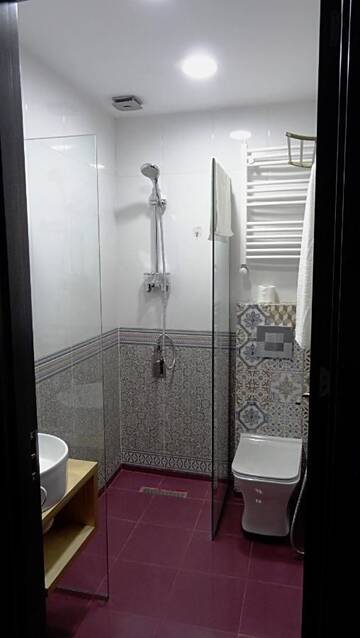 Фото номера Cемейный номер с собственной ванной комнатой Отель HOTEL LINGE г. Тбилиси 6