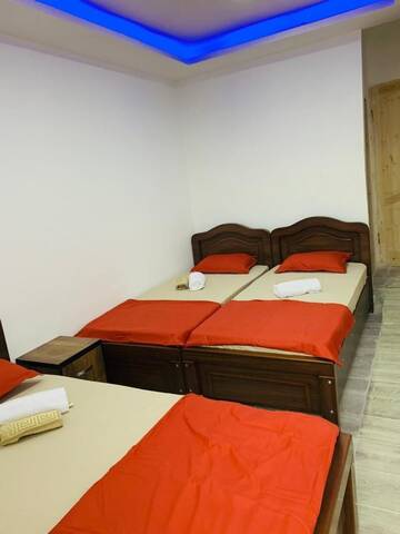 Фото номера Трехместный номер с ванной комнатой Гостевой дом 6ROOM HOLIDAY GUEST APARTMENT г. Тбилиси 16