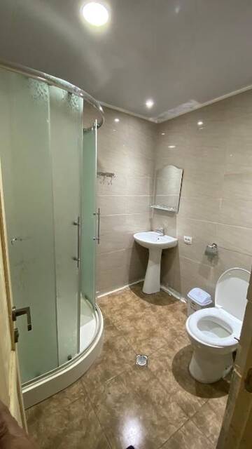 Фото номера Трехместный номер с ванной комнатой Гостевой дом 6ROOM HOLIDAY GUEST APARTMENT г. Тбилиси 21