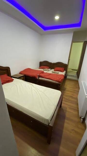 Фото номера Трехместный номер с ванной комнатой Гостевой дом 6ROOM HOLIDAY GUEST APARTMENT г. Тбилиси 28