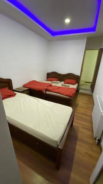 Фото номера Трехместный номер с ванной комнатой Гостевой дом 6ROOM HOLIDAY GUEST APARTMENT г. Тбилиси 10