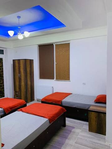 Фото номера Трехместный номер Делюкс с видом на море Гостевой дом 6ROOM HOLIDAY GUEST APARTMENT г. Тбилиси 12
