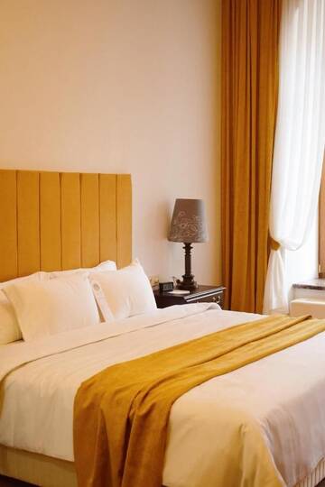 Фото номера Улучшенный номер с кроватью размера «king-size» Отель Octava Boutique Hotel г. Тбилиси 4
