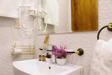 Фото номера Улучшенный номер с кроватью размера «king-size» Отель Octava Boutique Hotel г. Тбилиси 7