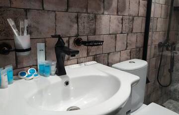Фото номера Семейный номер Отель Hotisi Hotel г. Тбилиси 10