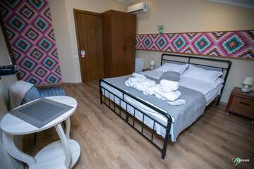 Фото номера Двухместный номер с 1 кроватью Отель Hotel Laura г. Тбилиси 16