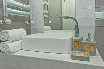 Фото номера Стандартный номер с кроватью размера &quot;king-size&quot; Мини-отель Sakhli at Chavchavadze ave 15 г. Тбилиси 21