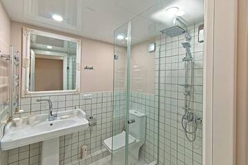 Фото номера Стандартный номер с кроватью размера &quot;king-size&quot; Мини-отель Sakhli at Chavchavadze ave 15 г. Тбилиси 16