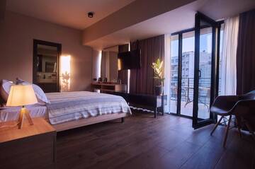 Фото номера Номер с кроватью размера «queen-size» и балконом Отель Green Boutique Hotel г. Тбилиси 9