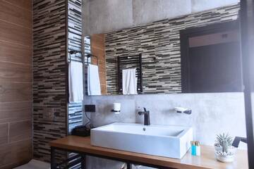 Фото номера Стандартный номер с кроватью размера &quot;queen-size&quot; Отель Green Boutique Hotel г. Тбилиси 6