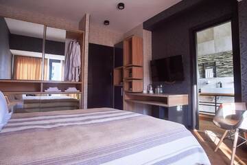 Фото номера Стандартный номер с кроватью размера &quot;queen-size&quot; Отель Green Boutique Hotel г. Тбилиси 5