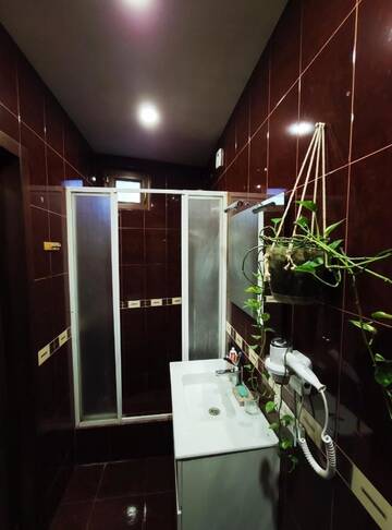 Фото номера Двухместный номер с 1 кроватью и общим туалетом Гостевой дом Rustaveli-OGE hostel г. Тбилиси 16