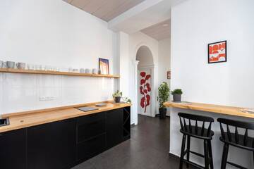 Фото Дома для отпуска ❂Light and Luxurious 2BR Home + Balcony in the City Center❂ г. Тбилиси 1